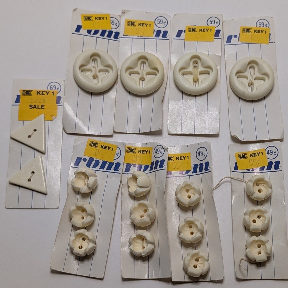 Vtg Somertime Rom 18 Buttons Lot Cream White‎ Floral Triangle Round 9 Cards NEW